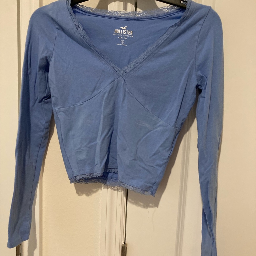 Cute blue Hollister baby tee
